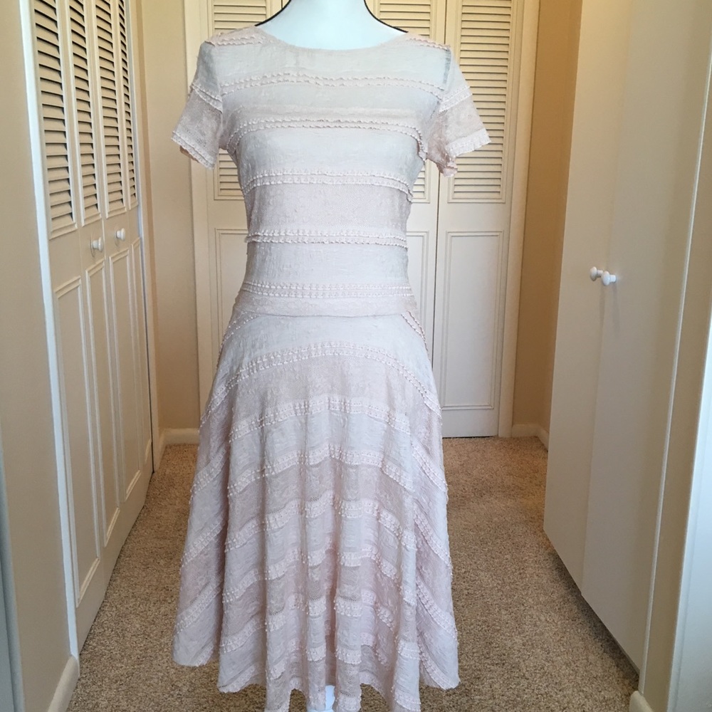 🎉 HOST PICK 💕 Beautiful soft blush lace dress